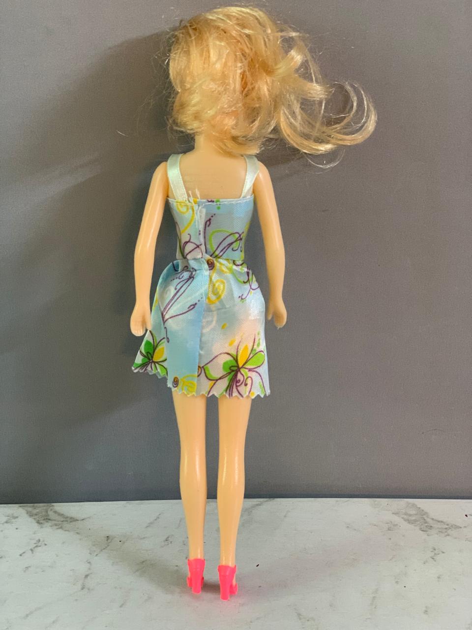 Blonde Fashion Doll. (Rs 200 advance)