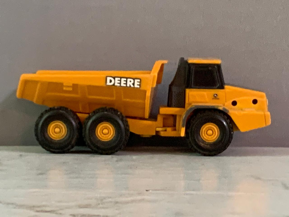 Tomy John Deere Articulated Dump Truck Toy.(damaged, must check video)(Rs 100 advance)
