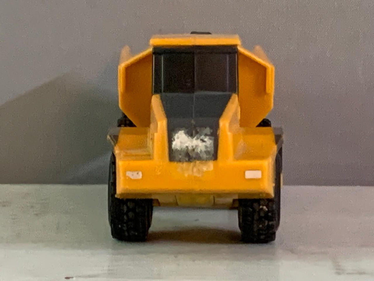 Tomy John Deere Articulated Dump Truck Toy.(damaged, must check video)(Rs 100 advance)
