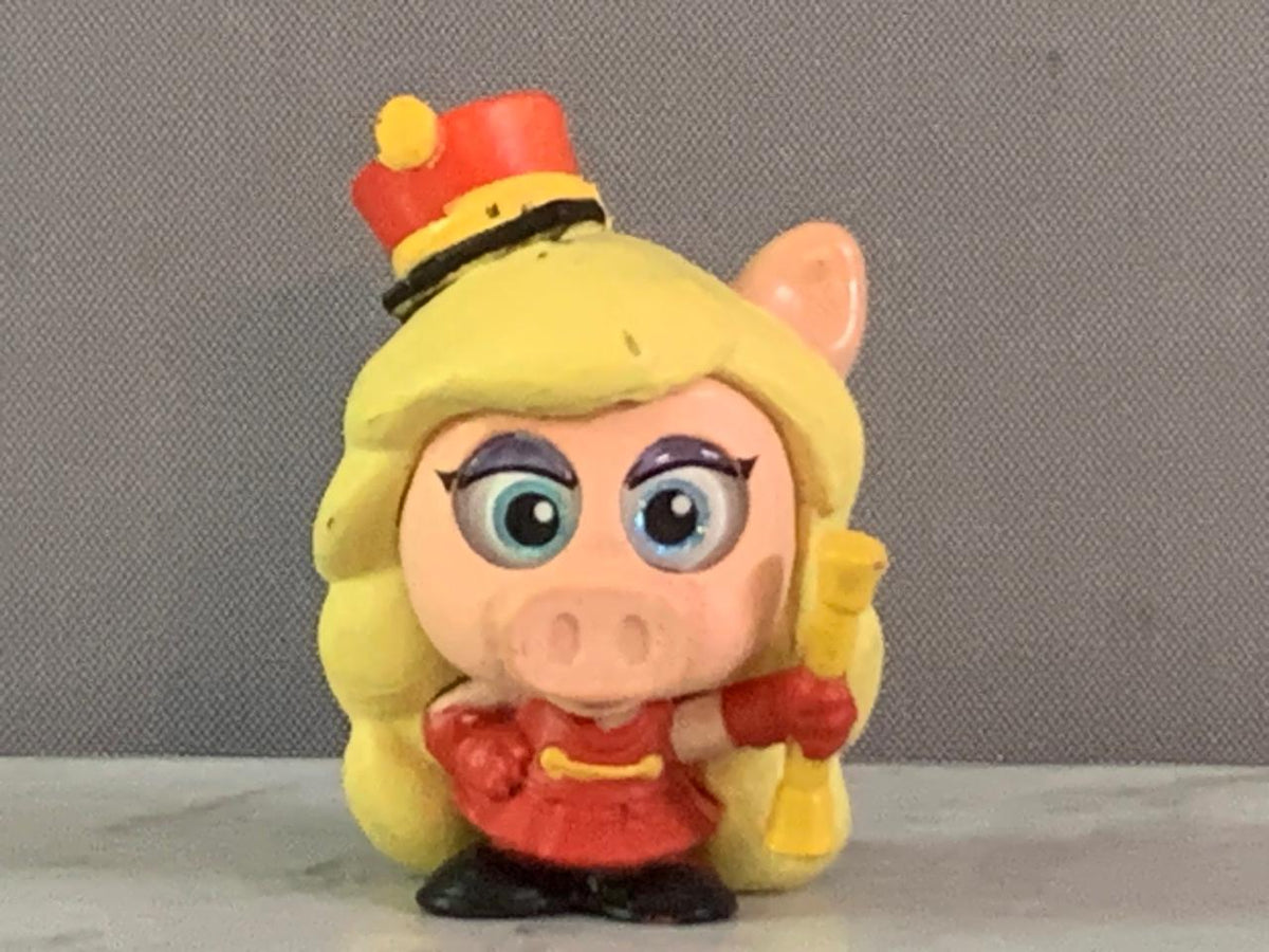 Disney Doorables Academy Miss Piggy Figurine.