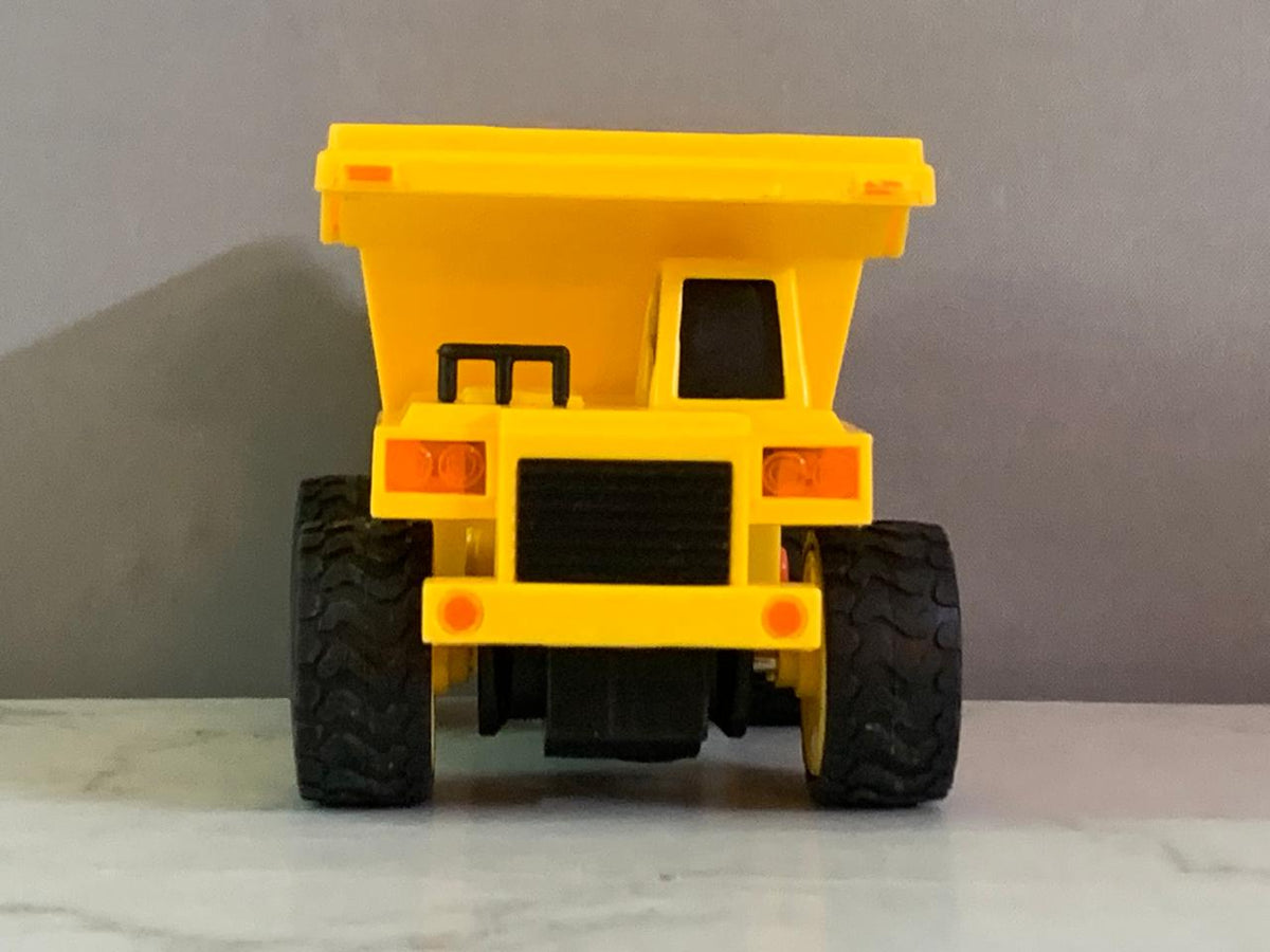 Maxx Action Mini Dump Truck.(Rs 150 advance)