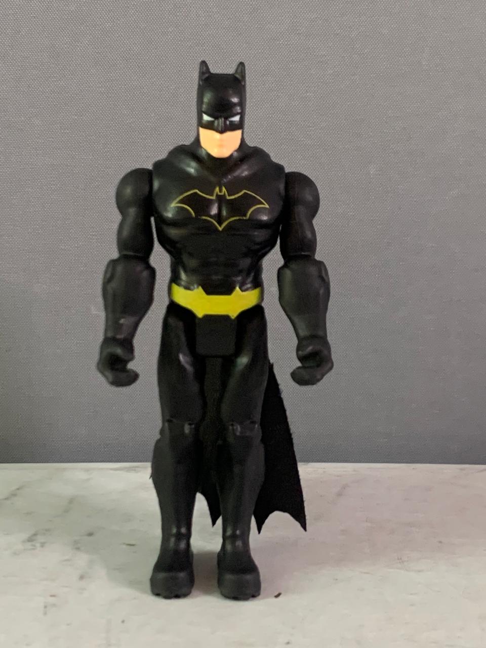 DC Comics Batman Action Figure.(Rs 100 advance)