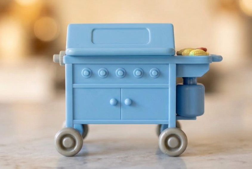 Bluey Barbecue Grill Figure.(Rs 100 advance)