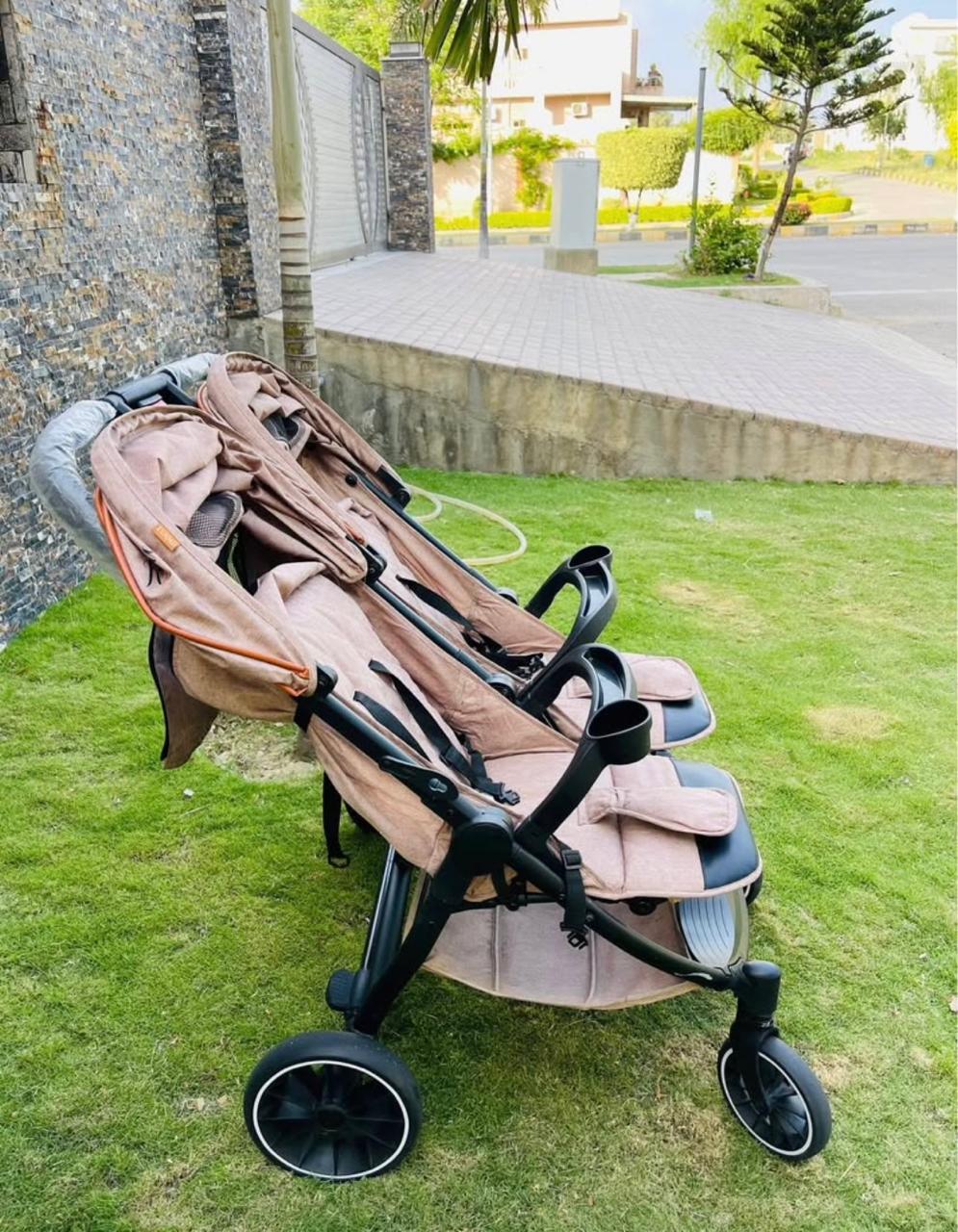 Moni Baby TwinStroller.(Rs 10k advance)