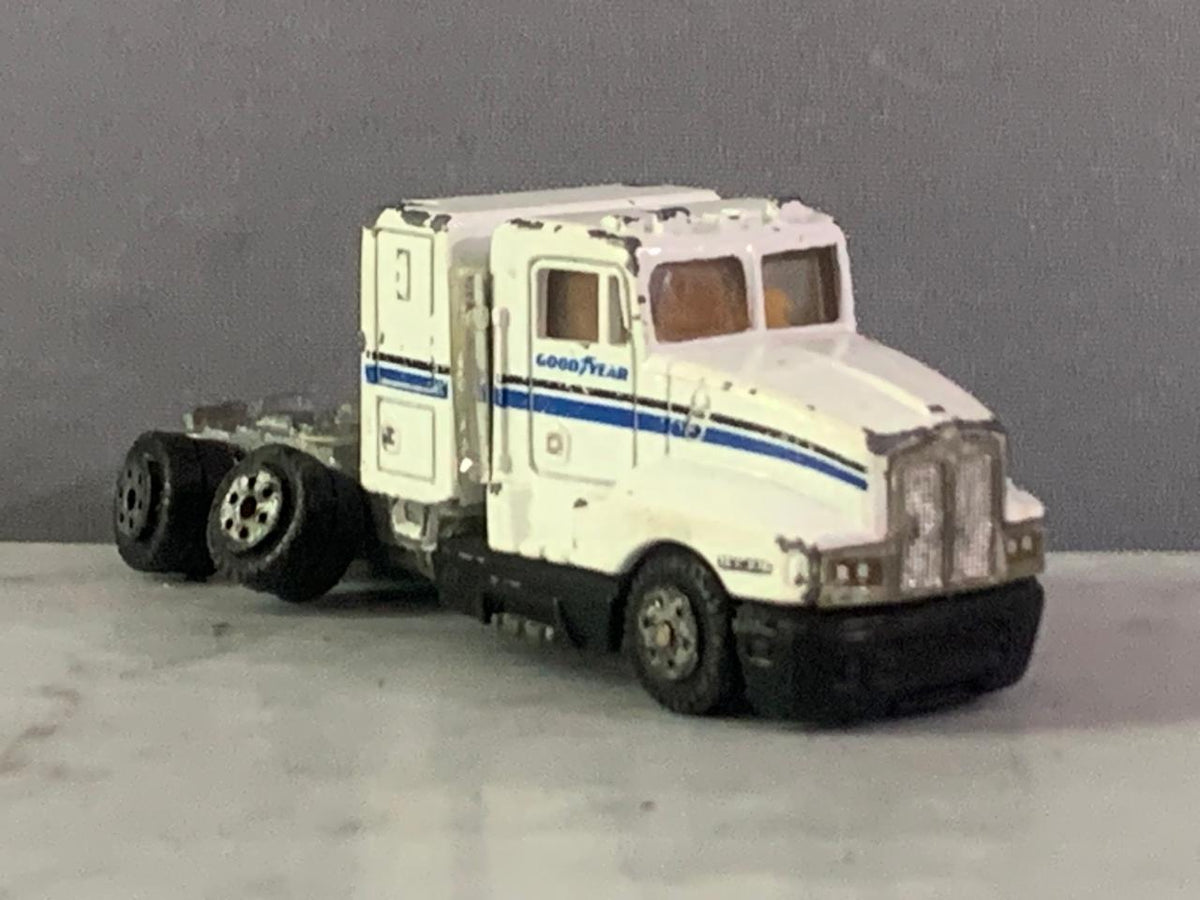 Road Champs die-cast Kenworth .(must check video)