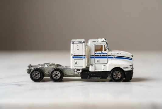 Road Champs die-cast Kenworth .(must check video)