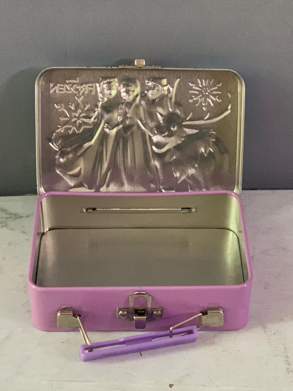 Disney Frozen – Tin Case. (Rs 150 advance)