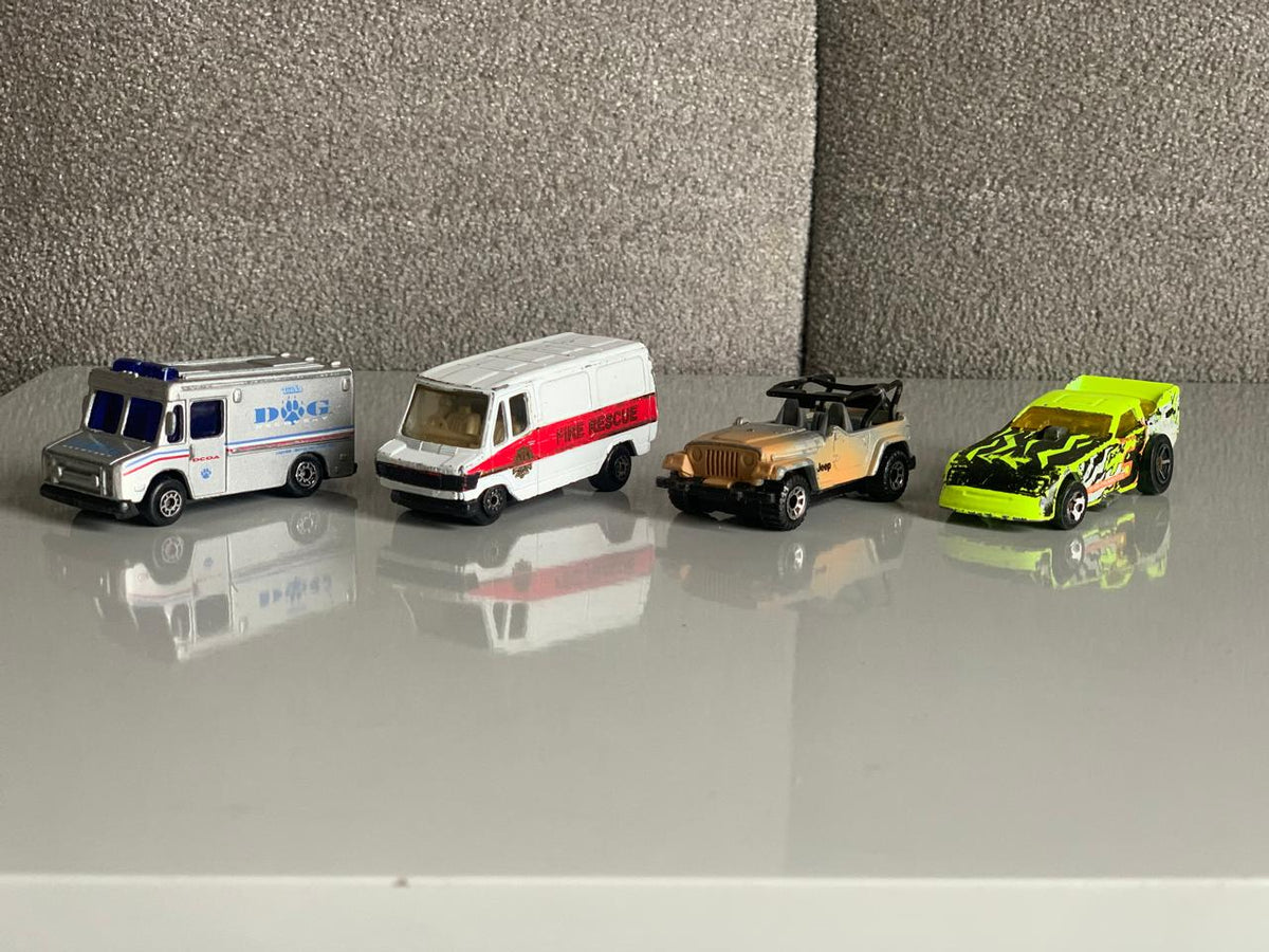 Hotwheels & matchbox Die-cast Toy Vehicles.(4 pieces) (Defected) ( Rs 200 advance )