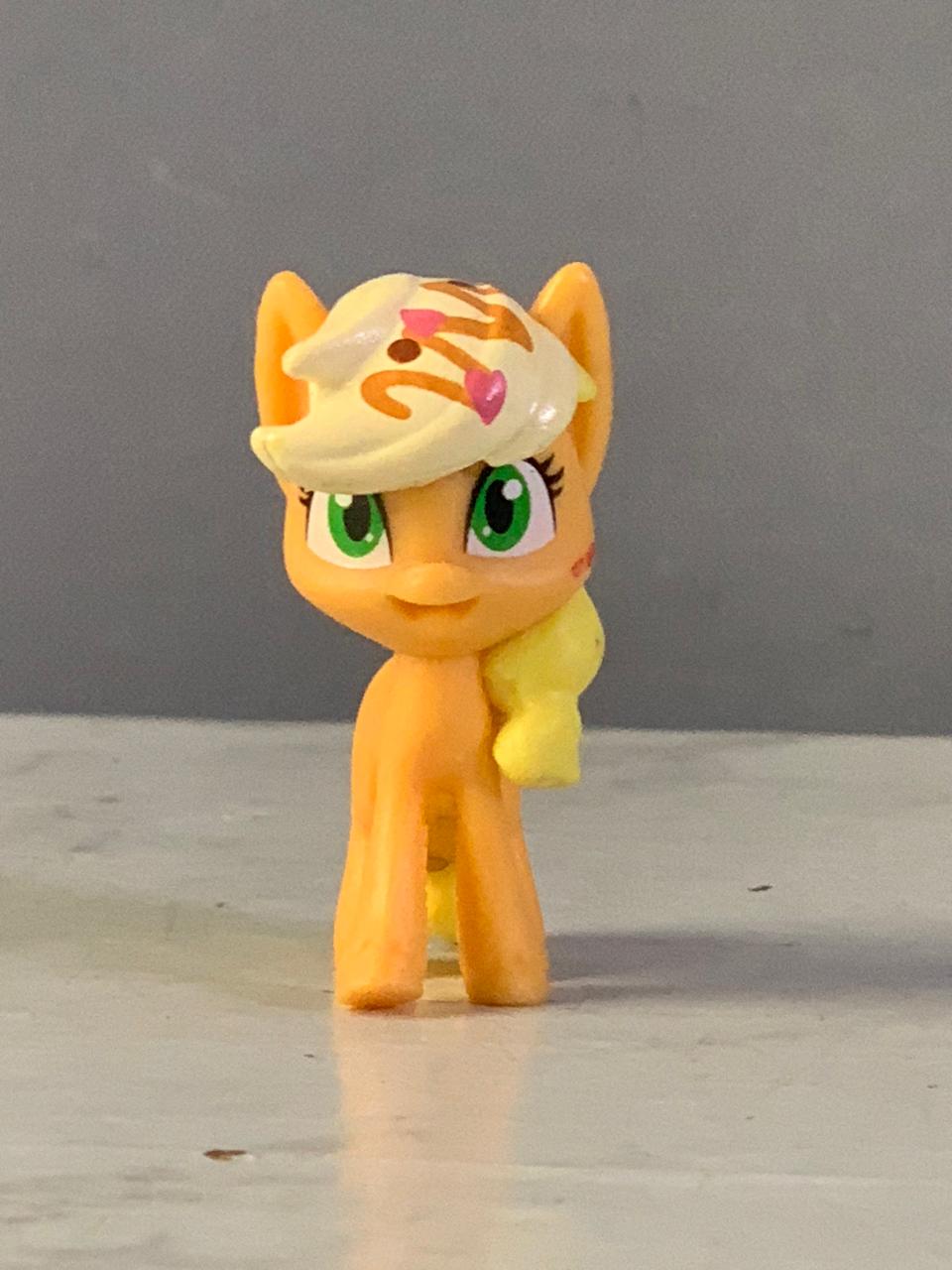 My Little Pony Unicorn Party Applejack Figure.(Rs 100 advance)