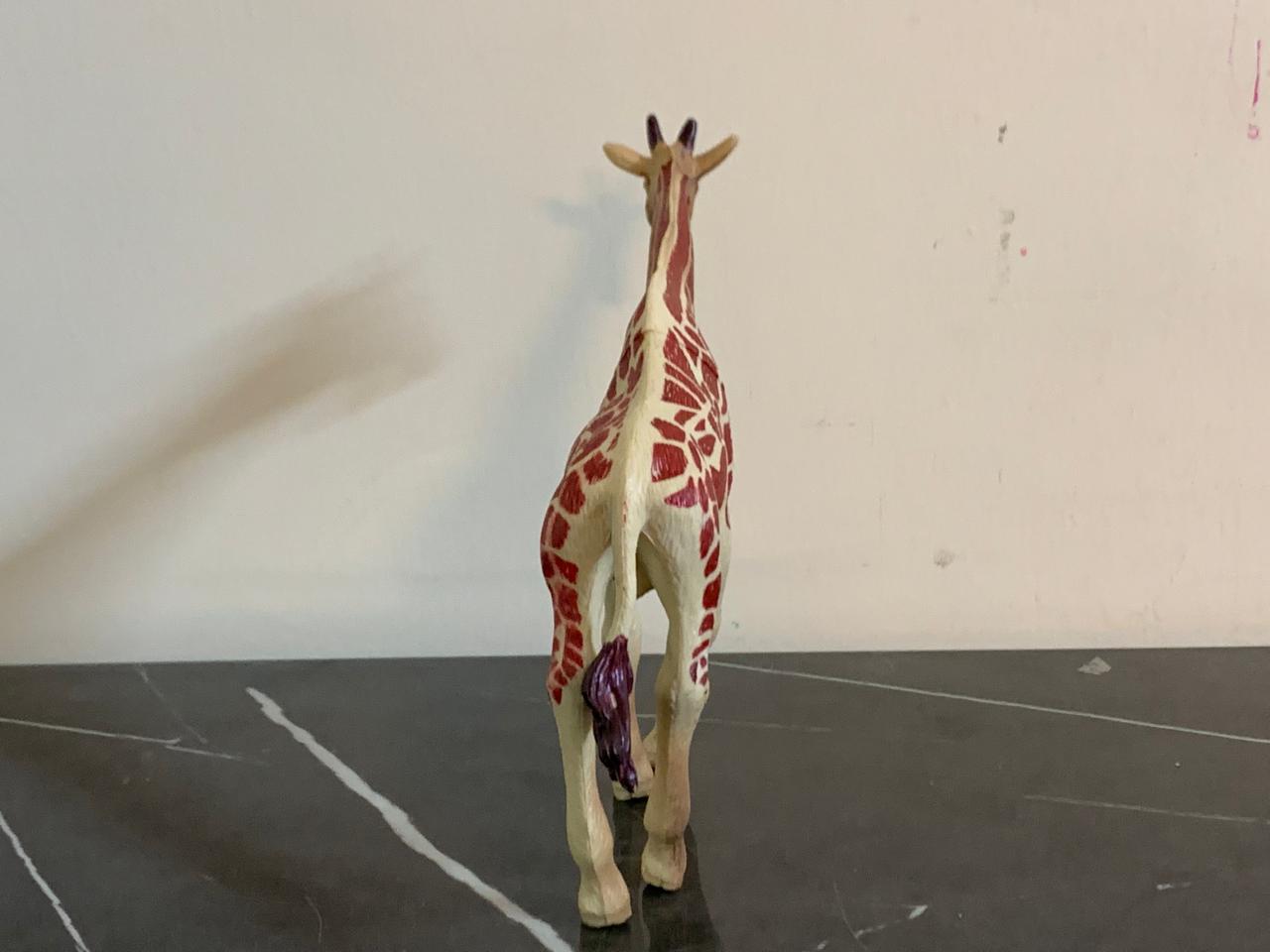 Giraffe Figurine. SKU:BXL-032