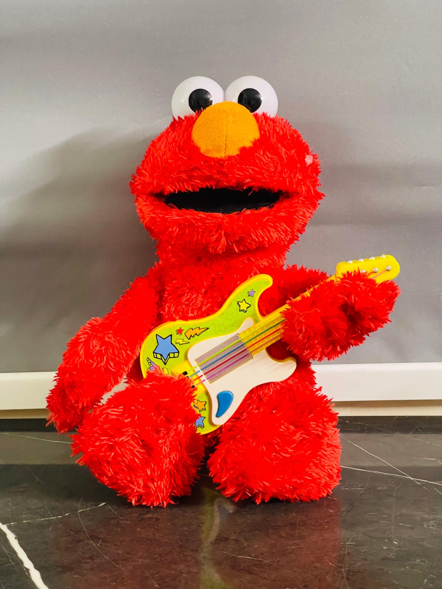 Sesame Street Rock and Rhyme Elmo Talking and Singing SKU:BXL-804