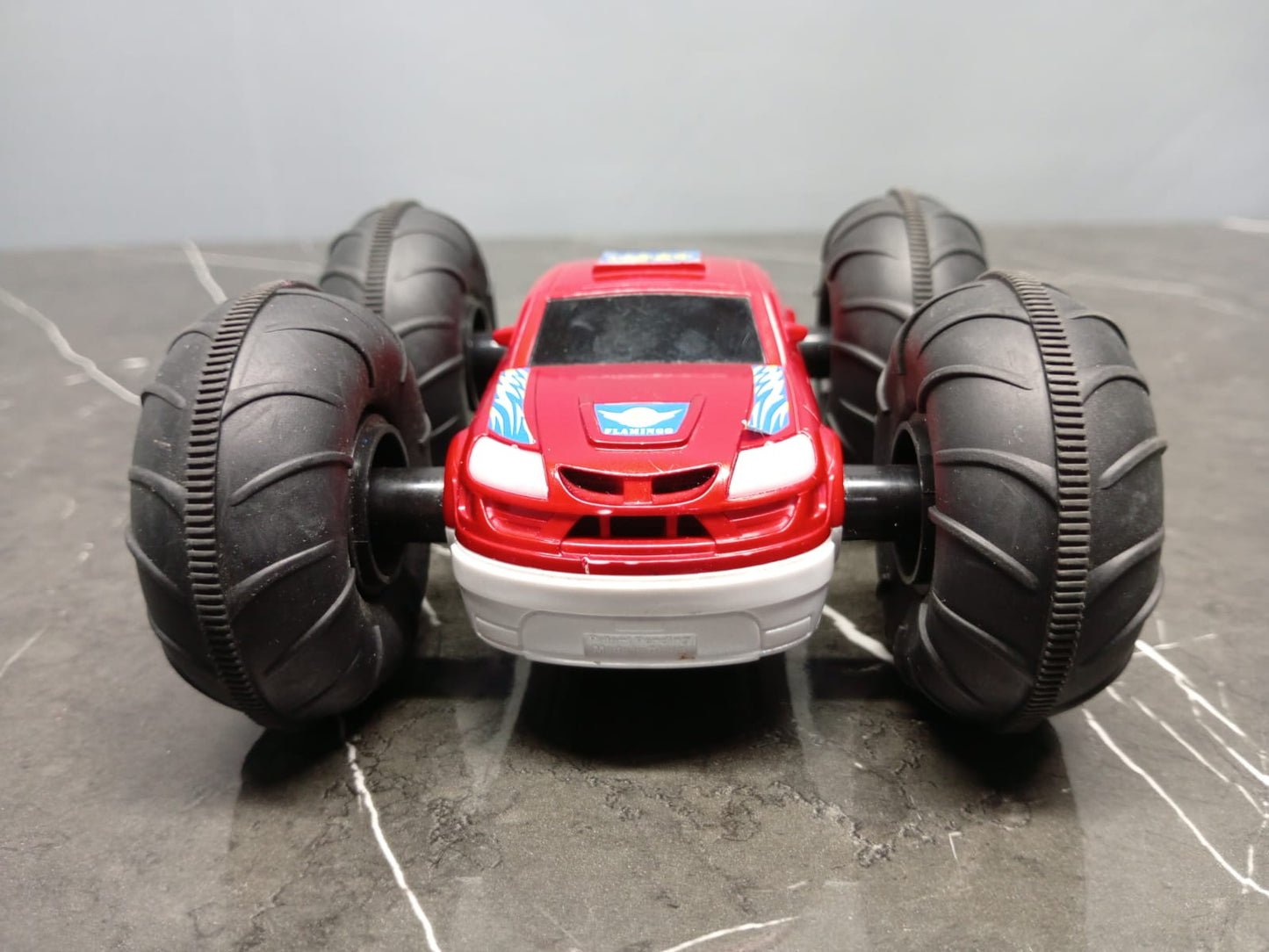 Red/white both sissd Stunt Car with Large Wheels