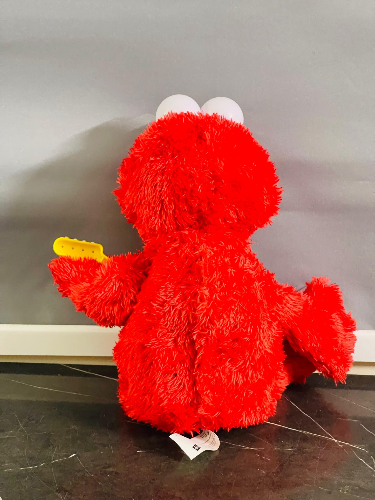 Sesame Street Rock and Rhyme Elmo Talking and Singing SKU:BXL-804