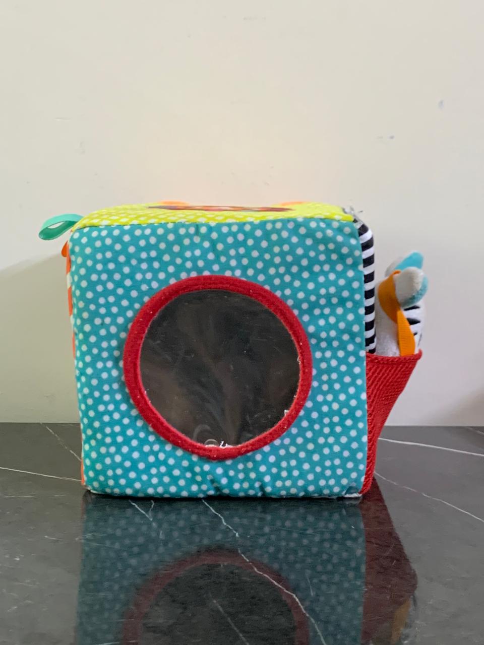 Infantino Peek & Seek Sensory Discovery Cube. SKU: BXL-007