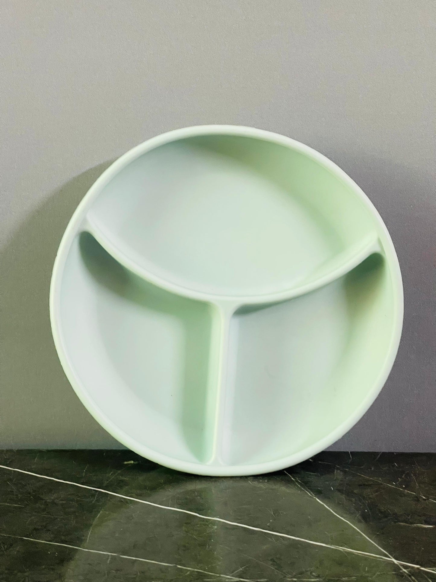 Silicone Divided Suction Plate.  SKU:BXL-001