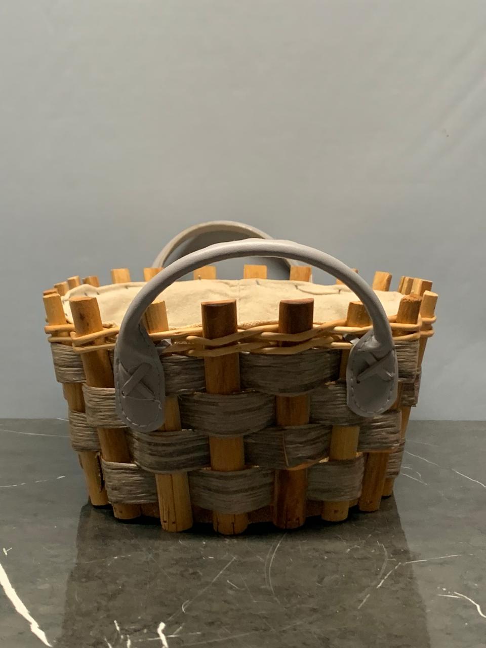 Woven Wood Basket with Liner. SKU:BXL-804