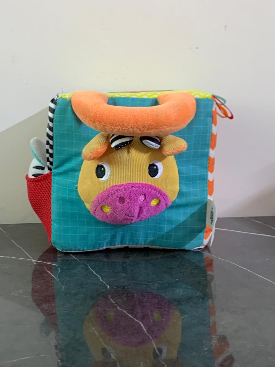 Infantino Peek & Seek Sensory Discovery Cube. SKU: BXL-007