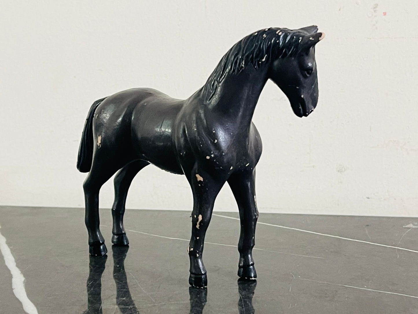 Stallion Horse Figurine. SKU:BXL-033 (condition 9/10)