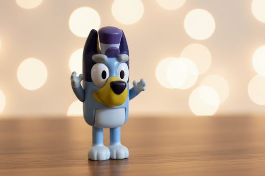 Bluey with Hat Action Figure. SKU:BXL-032