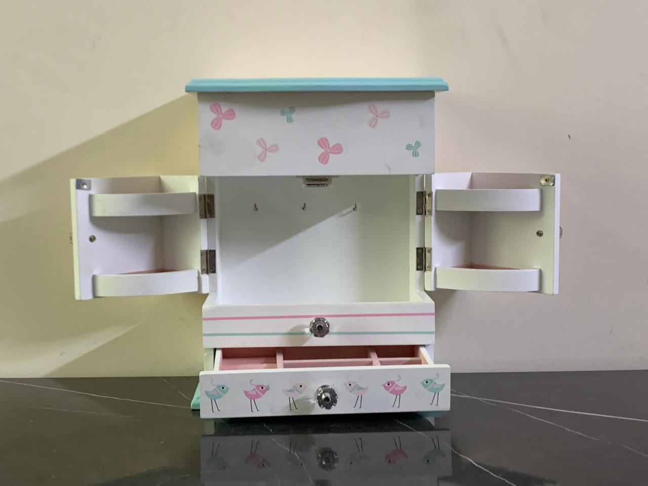 Decorative Keepsake Box. SKU:BXL-804 (Rs 500 advance)