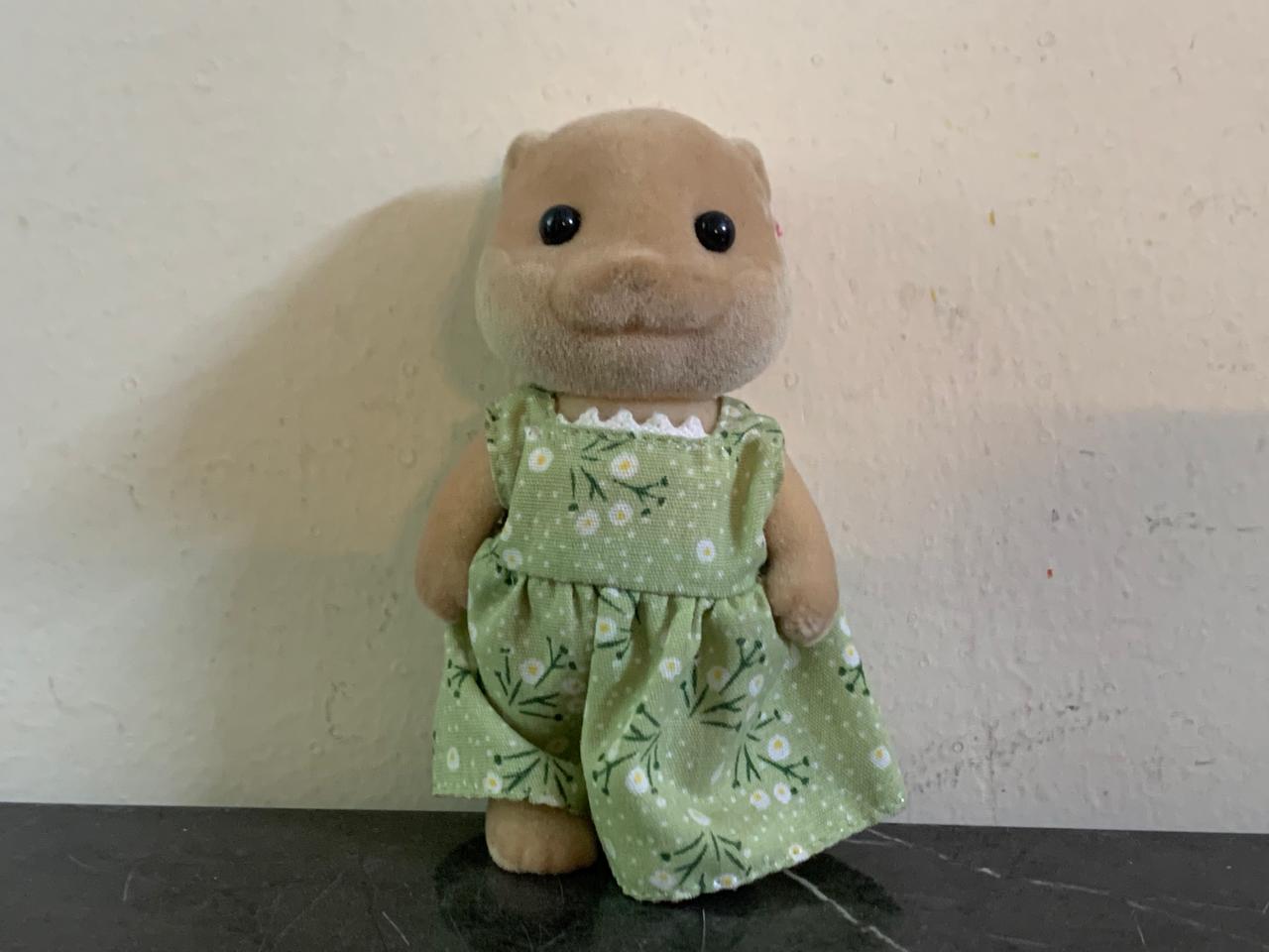 Sylvanian Families Splashy Otter Figure. SKU:BXL-025