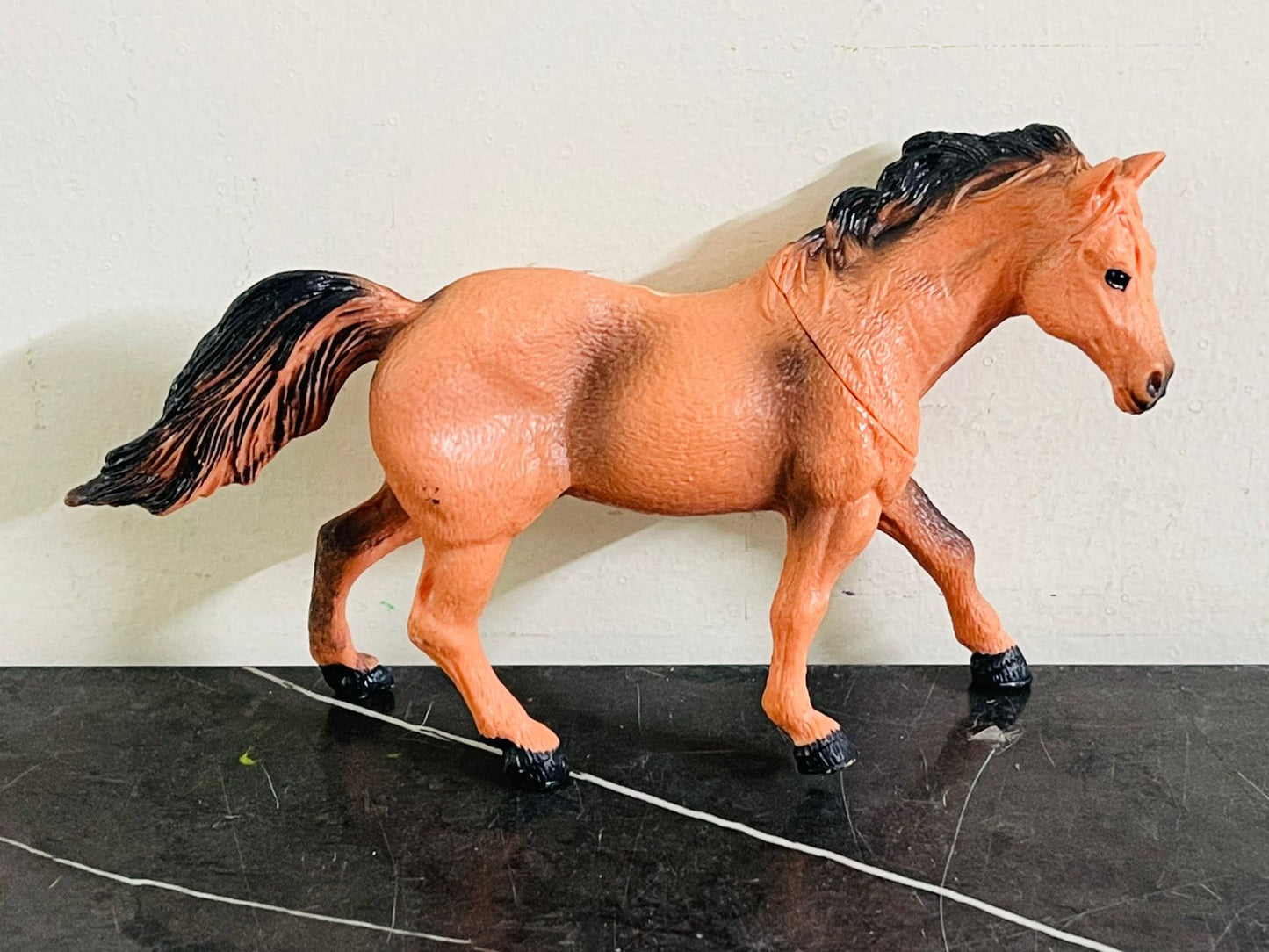 Mojo Fun Buckskin Quarter Horse Toy Figurine. SKU:BXL-033