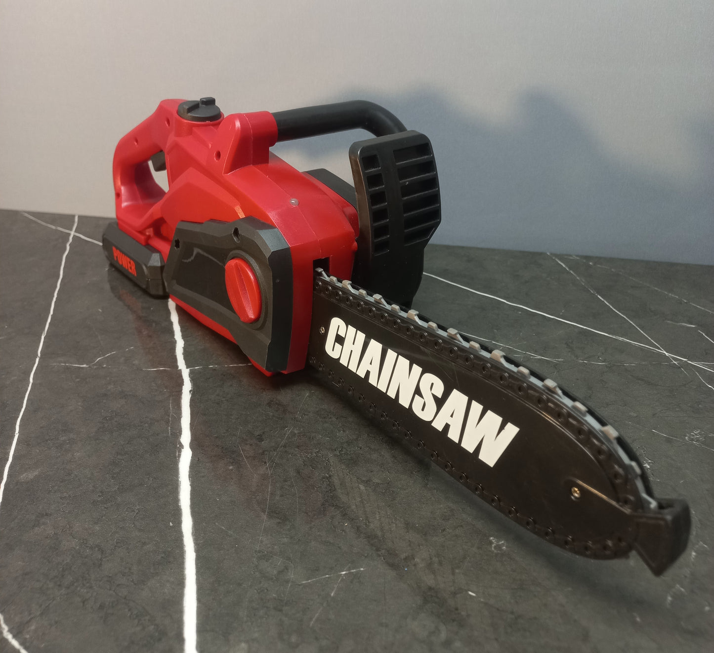 Realistic Giant Chainsaw 20” (sounds doesn’t work properly)