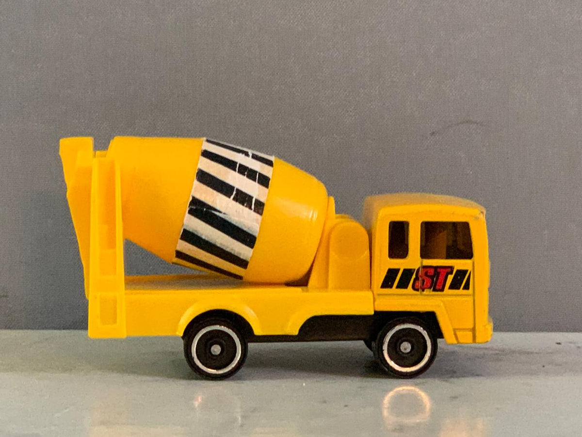 Maisto Die-cast Cement Mixer Truck.