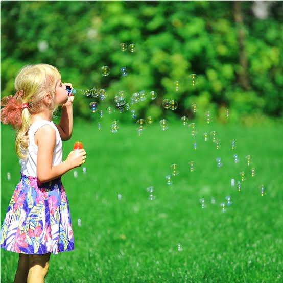 Little World Mini Bubble 8 Bottles.
