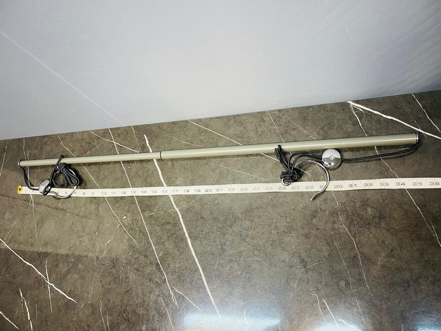 Easy brand adjustable hanging closet rod. (New) SKU:BXL-804