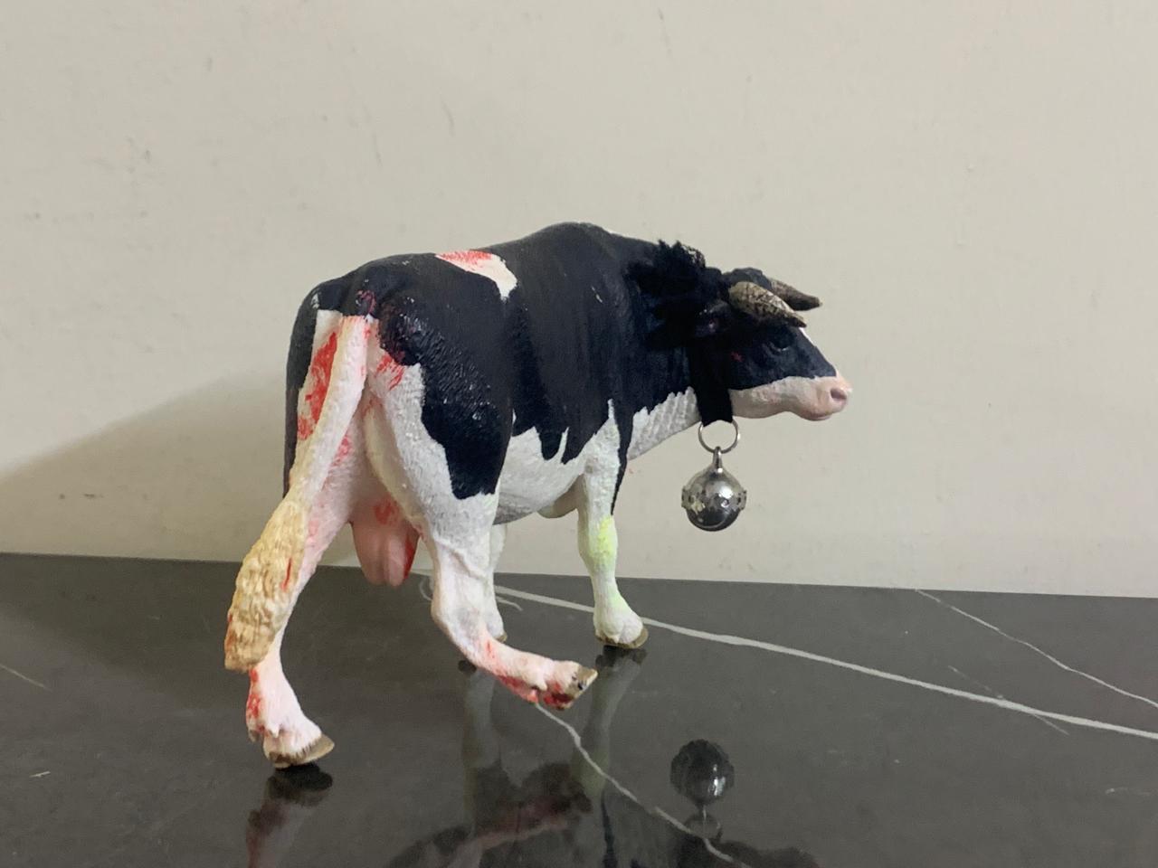 Schleich Holstein Bull Toy Figurine. SKU:BXL-059 (one leg bended)