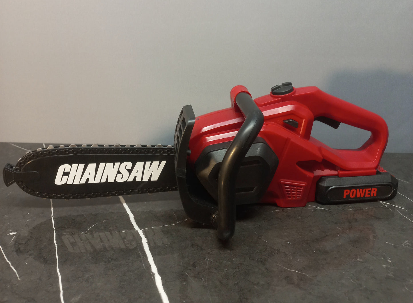 Realistic Giant Chainsaw 20” (sounds doesn’t work properly)