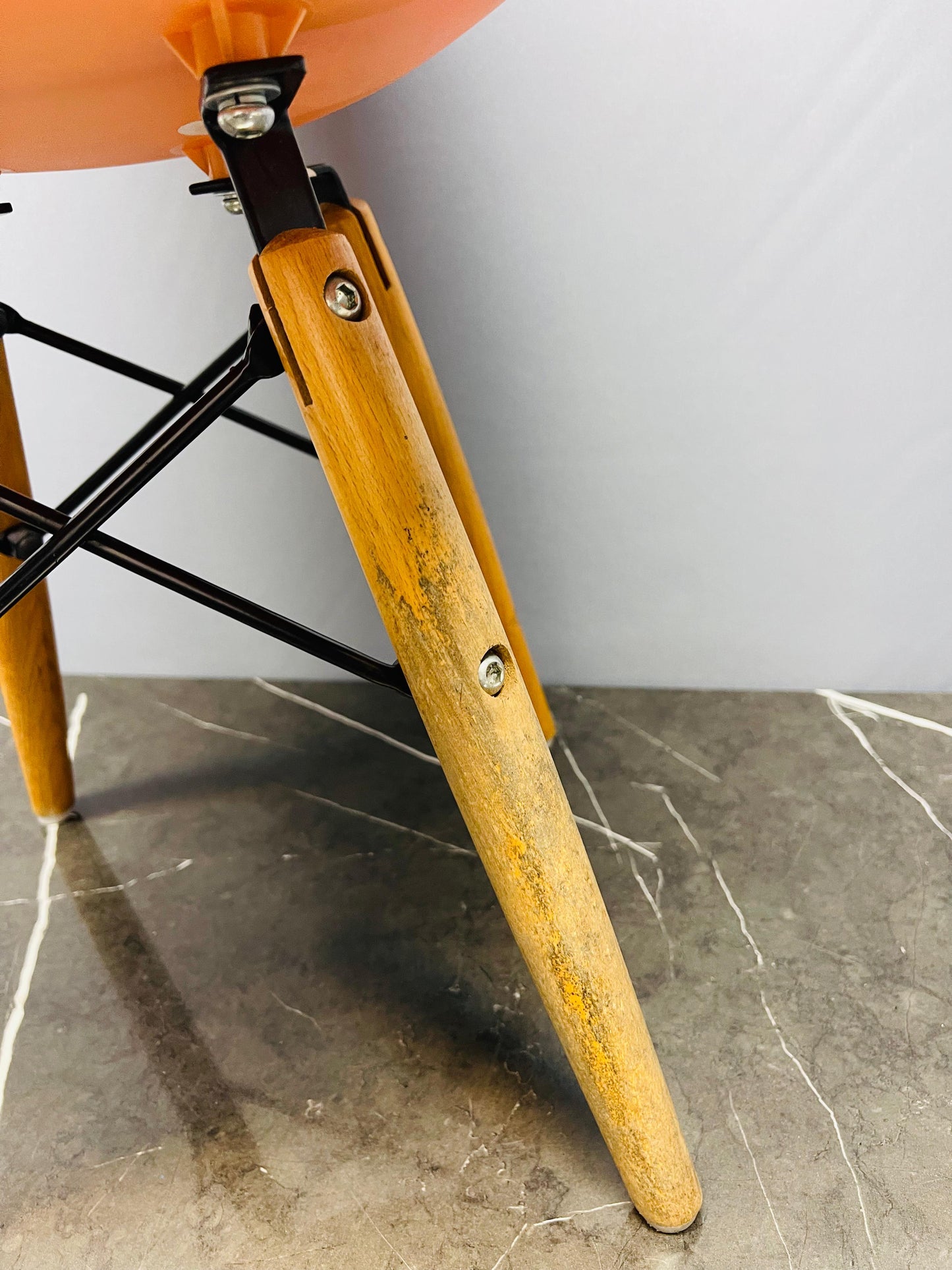 Eames-Style Lounge Chair for kids (9/10condition) (500 advance)