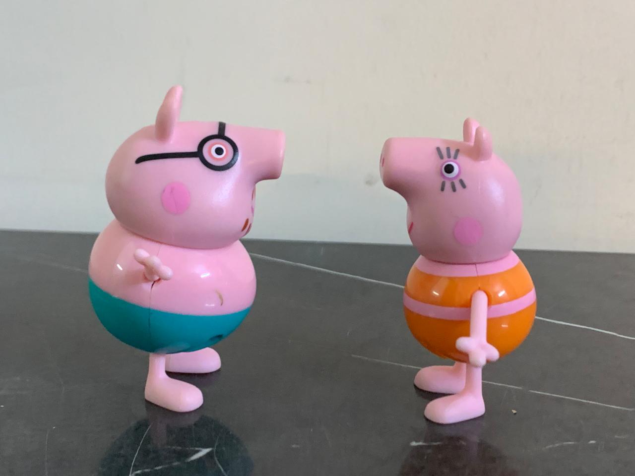 Peppa Pig Mummy & Daddy in Beach Costume. SKU:BXL-032