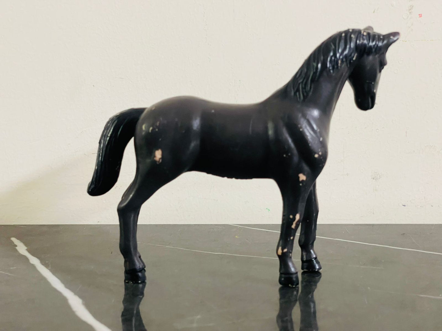 Stallion Horse Figurine. SKU:BXL-033 (condition 9/10)