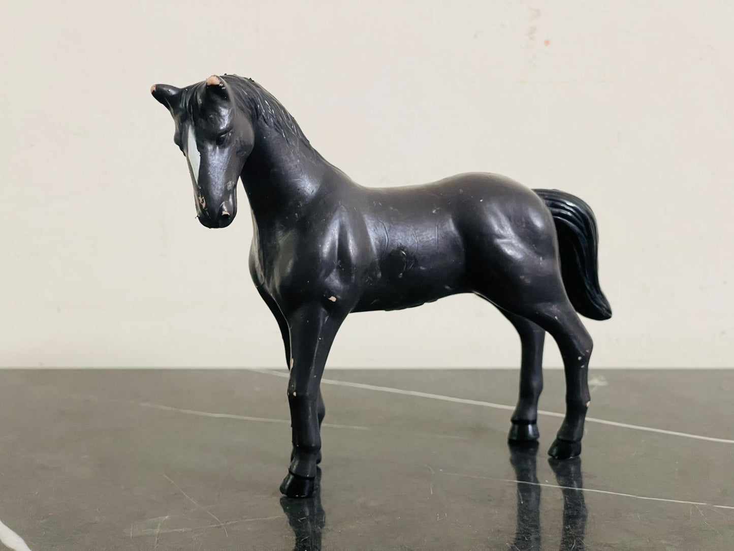 Stallion Horse Figurine. SKU:BXL-033 (condition 9/10)