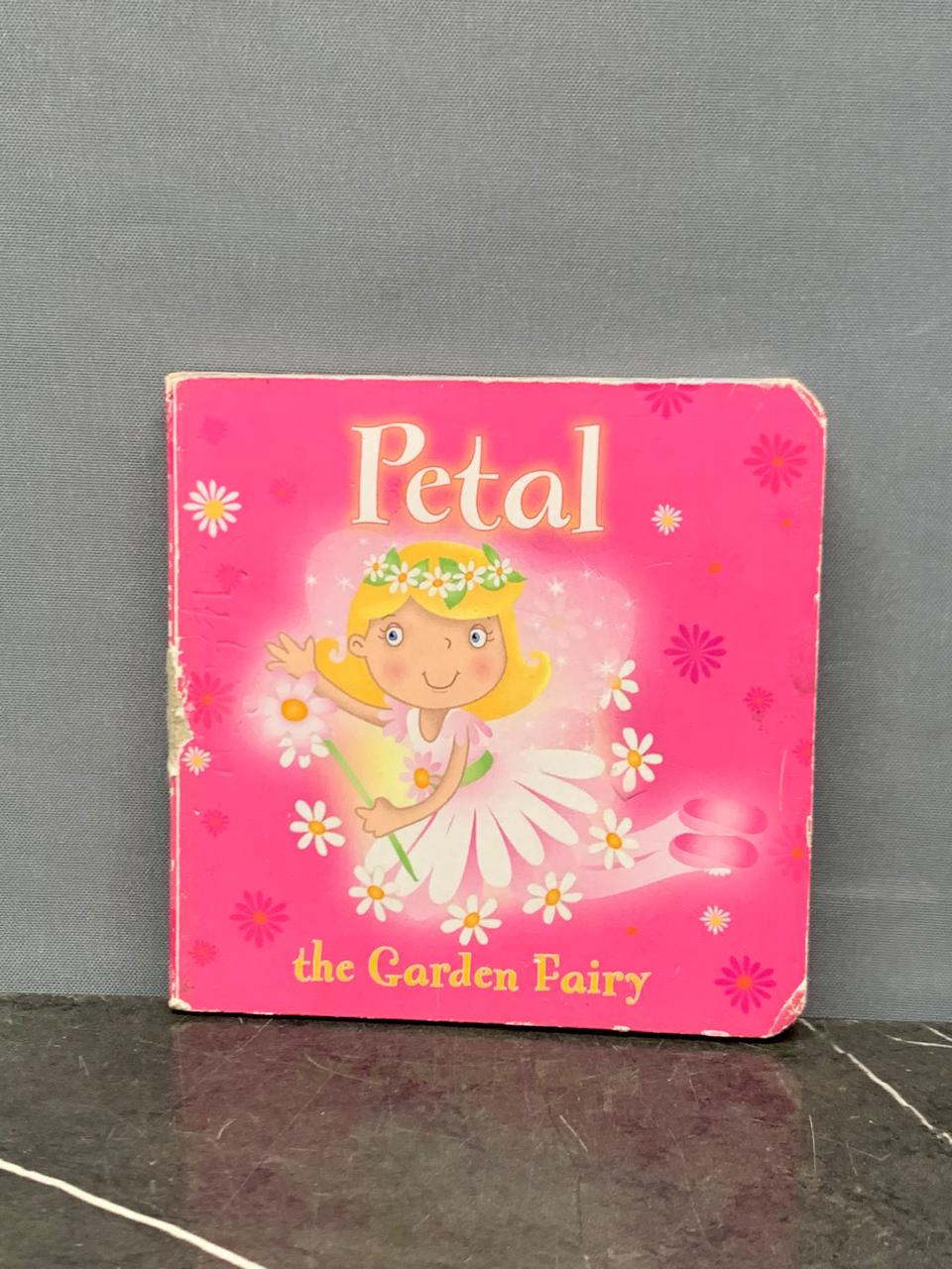 Petal the Garden Fairy Book.(8/10 condition). SKU:BXL-040