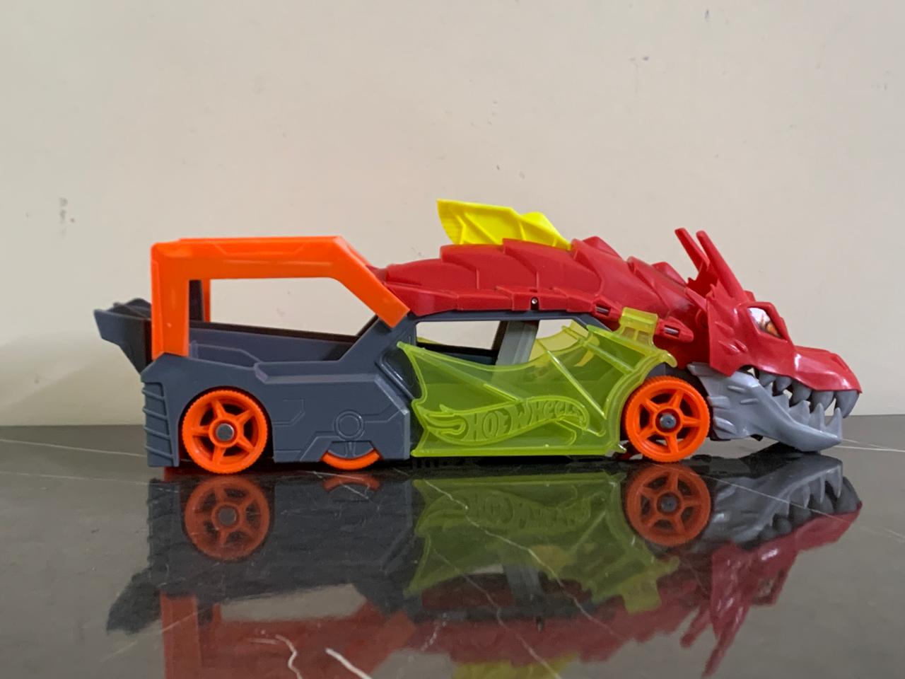Hot Wheels Dragon Launch Transporter. SKU:BXL-103 (Rs 300 advance)