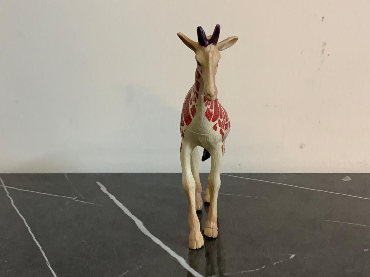 Giraffe Figurine. SKU:BXL-032