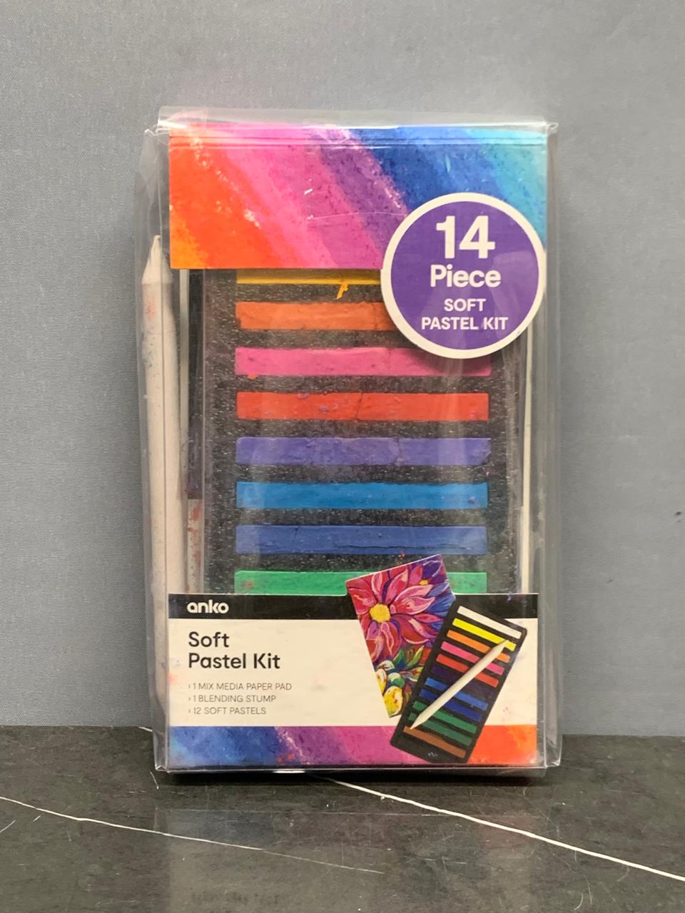 Anko 14 Piece Soft Pastel Kit. (Condition 9/10) SKU:BXL-045