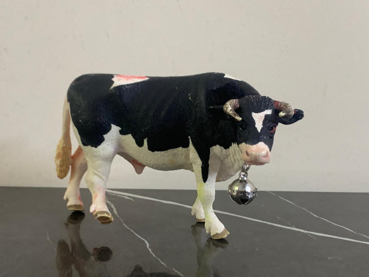 Schleich Holstein Bull Toy Figurine. SKU:BXL-059 (one leg bended)