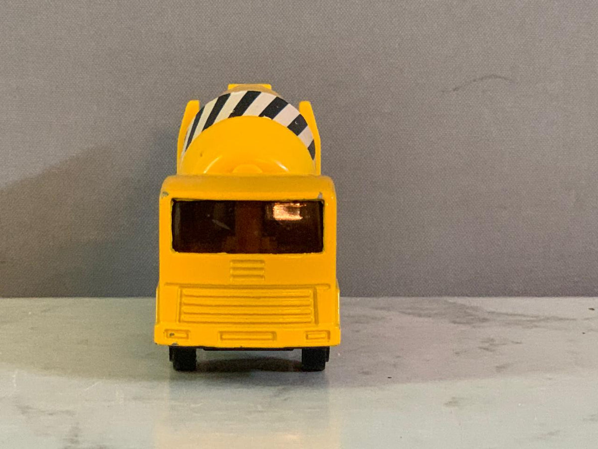Maisto Die-cast Cement Mixer Truck.