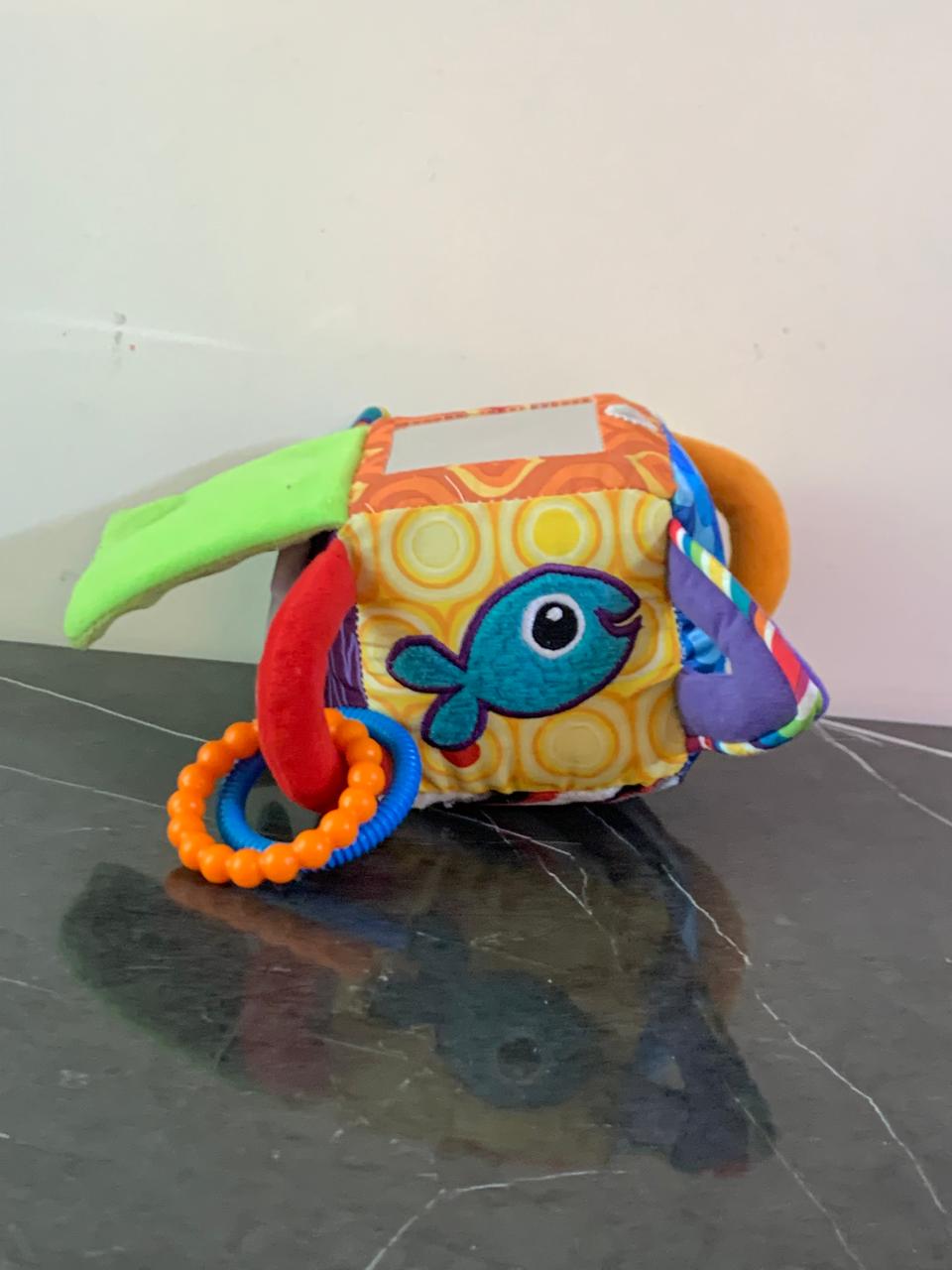 Lamaze Clutch Cube. SKU:BXL-117