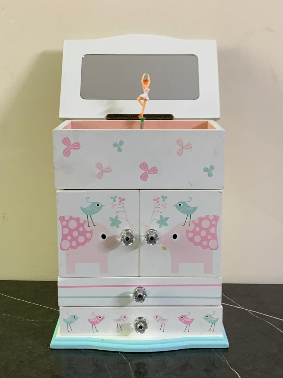 Decorative Keepsake Box. SKU:BXL-804 (Rs 500 advance)