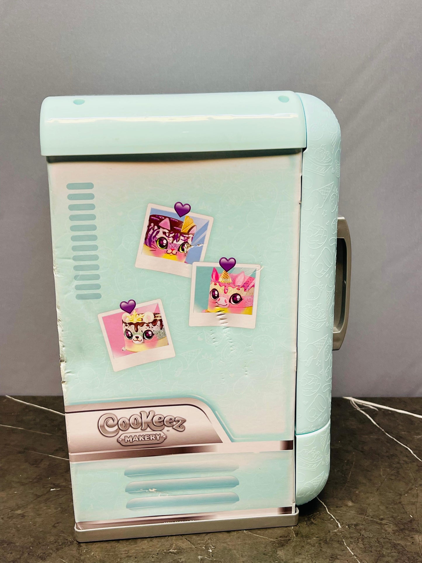 Cookeez Makery Freezy Cakez Oven Toy.