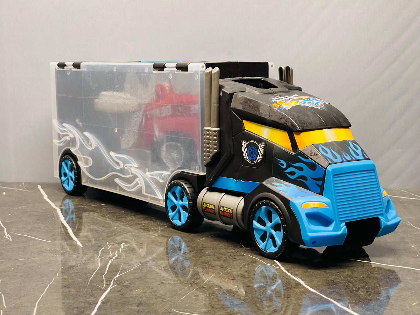 Hot Wheels Monster Truck. (500 advance)(only for Islamabad/Rawalpindi) Please check picture 8 — the fuel tank is slightly chipped. SKU:BXL-804