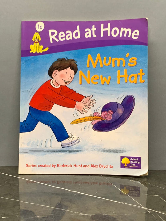 "Read at Home: Mum's New Hat" Book.