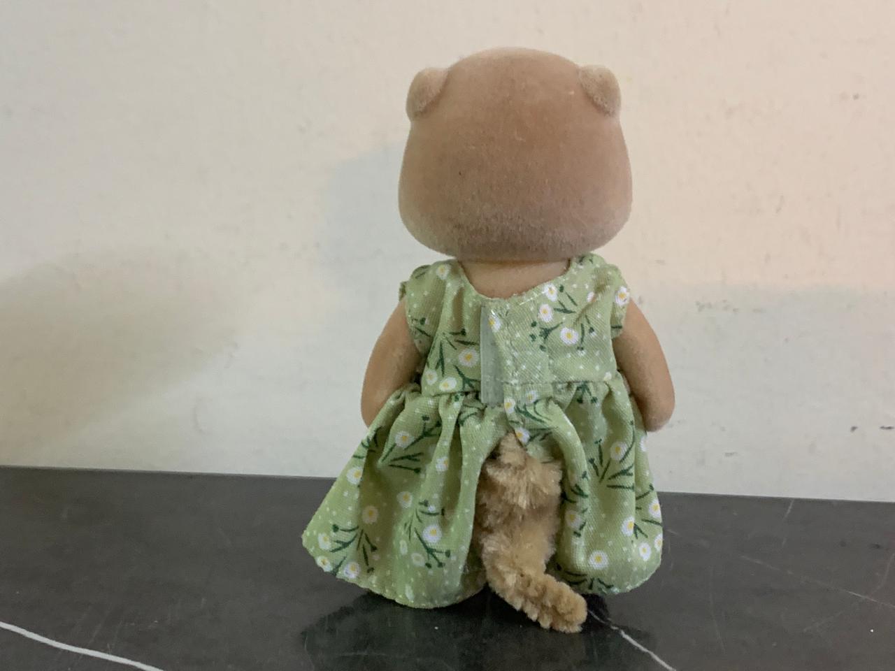 Sylvanian Families Splashy Otter Figure. SKU:BXL-025