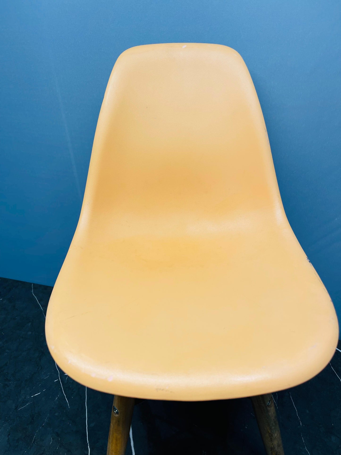 Eames-Style Lounge Chair for kids (9/10condition) (500 advance)