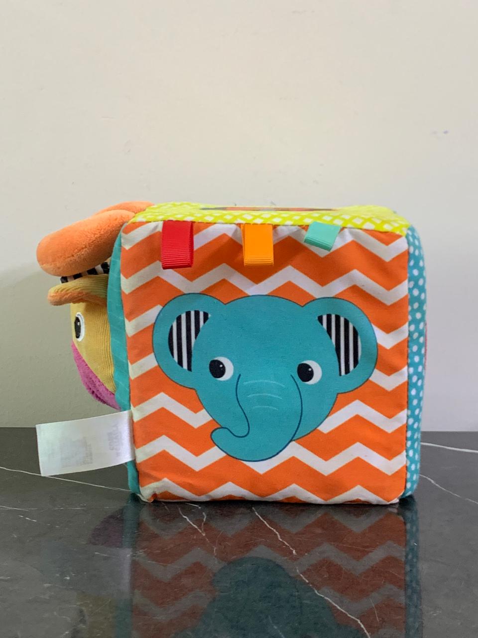 Infantino Peek & Seek Sensory Discovery Cube. SKU: BXL-007